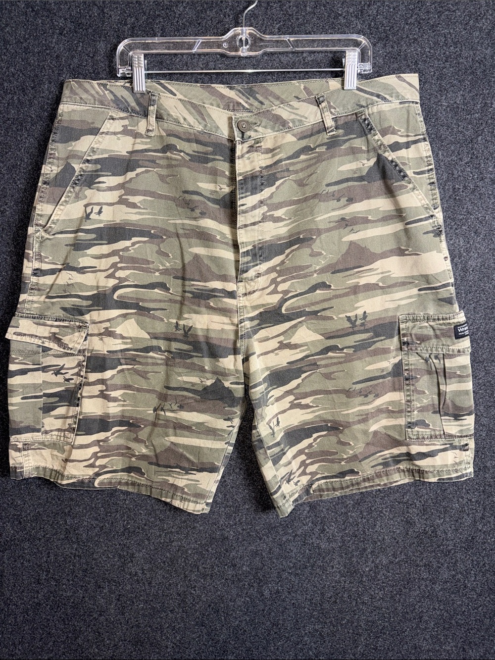 Wrangler Men's Camo Cargo Shorts - Olive & Tan